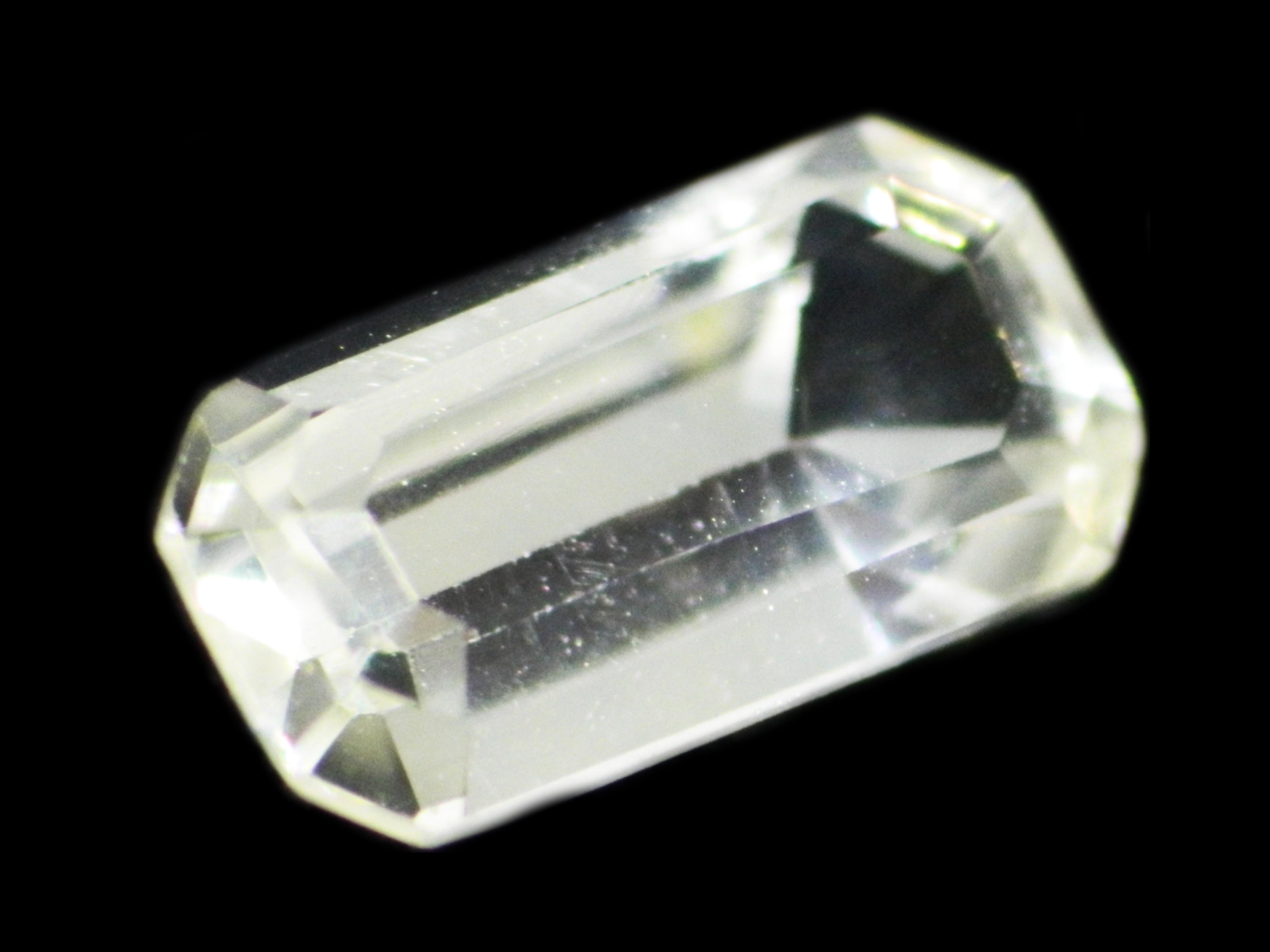 loose white sapphire