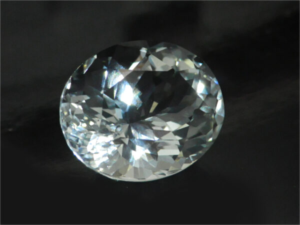 BERYL COLORLESS 21.11 CTS 15906 - HUGE SIZE-BEAUTIFUL GEM