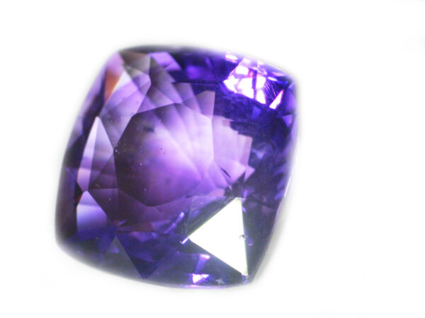 AMETHYST PURPLE-RED 8.90 CTS 17550 - GORGEOUS COLOR CHANGE - Image 4