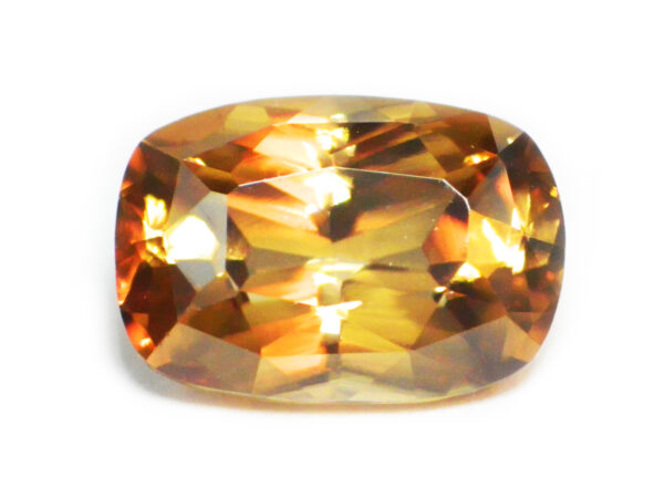 ZIRCON GOLDEN BROWN 3.94 CTS 18014 -  HIGHLY LUSTROUS GEM