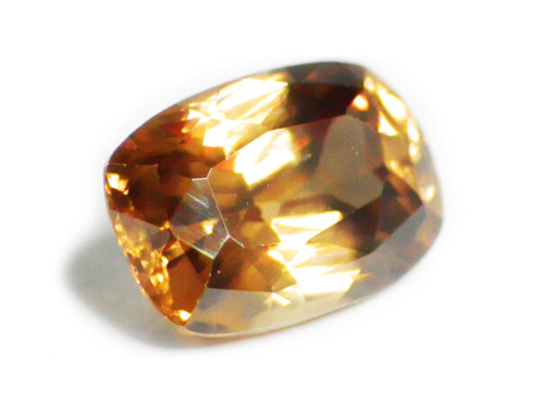 ZIRCON GOLDEN BROWN 3.94 CTS 18014 -  HIGHLY LUSTROUS GEM - Image 2