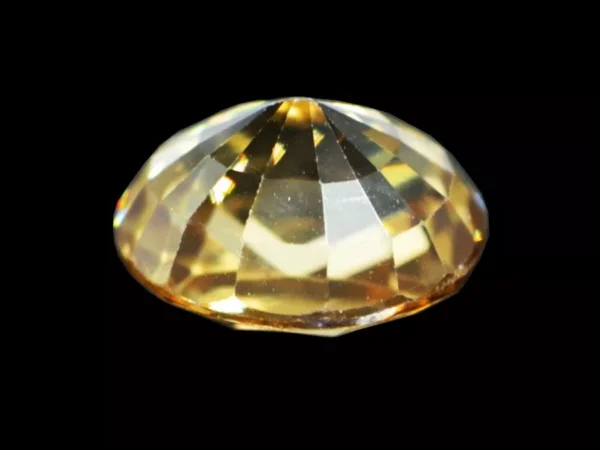 ZIRCON GOLDEN YELLOW NATURAL 4.73 Cts SRI LANKA LOOSE GEM - Image 3