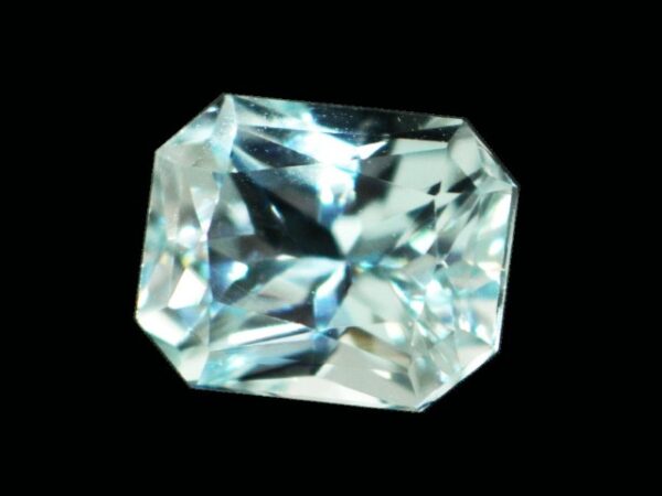 Aquamarine - A Stunning Beauty - 1.65 Carats - Natural Sri Lanka Loose Gemstone - Image 4