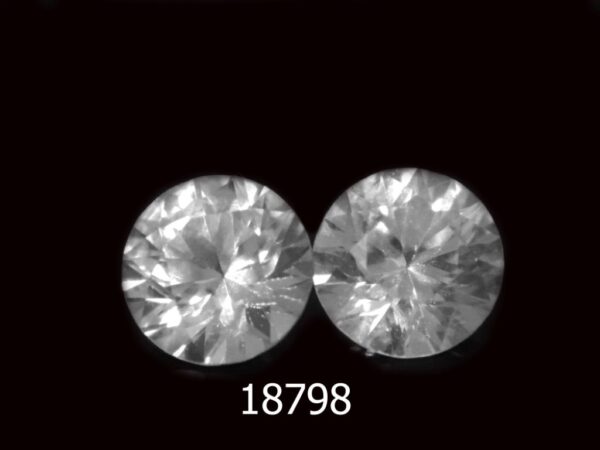 WHITE SAPPHIRE PAIR 0.88 CTS - BEAUTIFUL BRILLIANT CUT GEM - 18798